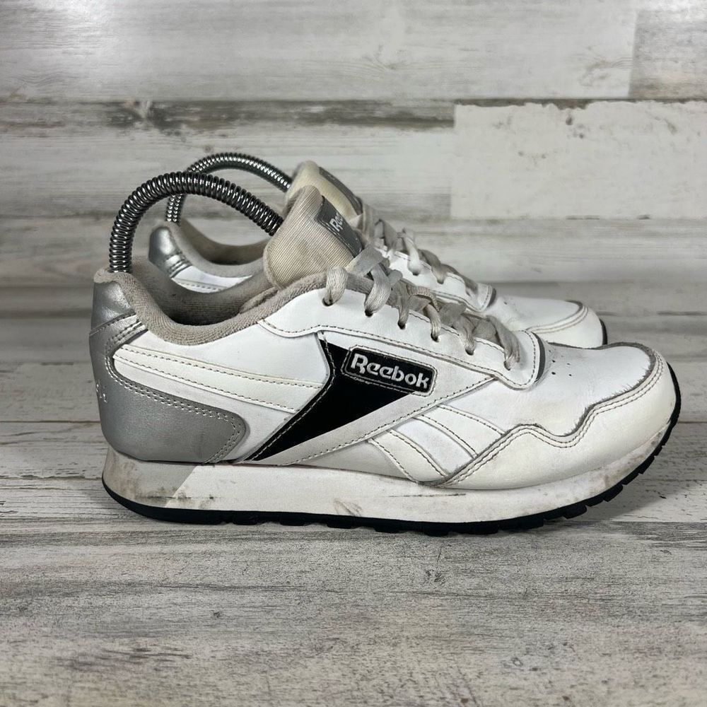 Reebok Womens Classic Harman Run Lifestyle Sneaker Black Silver Metallic 7